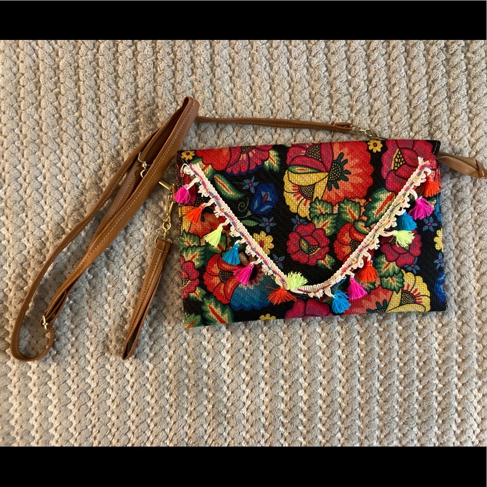 ♥️🎉 Brand new exotic floral purse